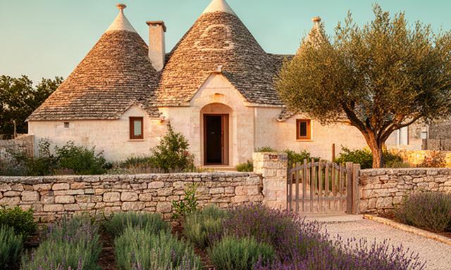 Trullo pugliese restaurato con due camere, giardino privato e piante aromatiche